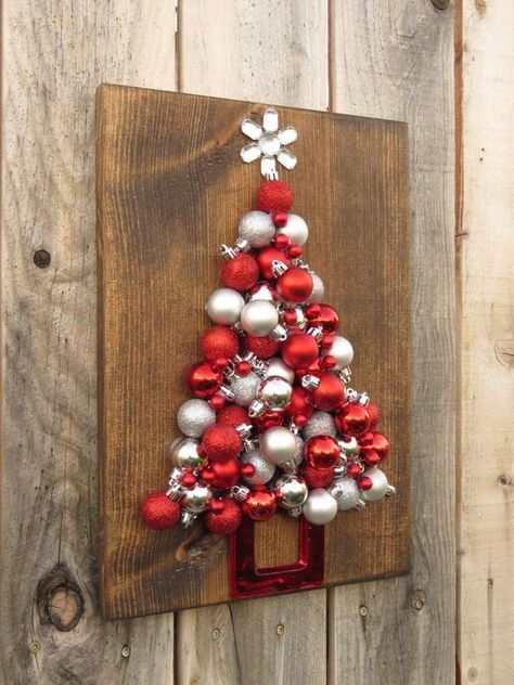 arboles de navidad hechos con bolas madera 6