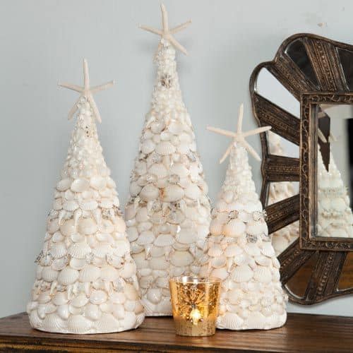 arboles de navidad hechos con conchas marinas 13