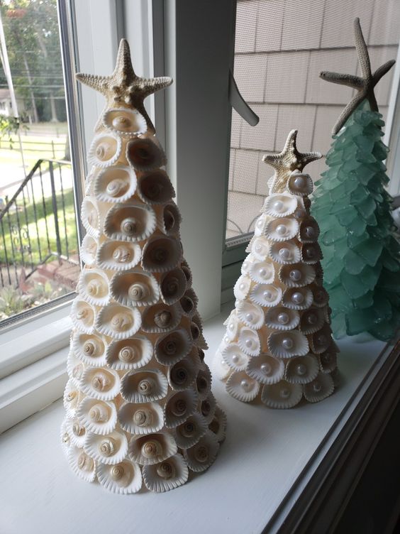 arboles de navidad hechos con conchas marinas 6