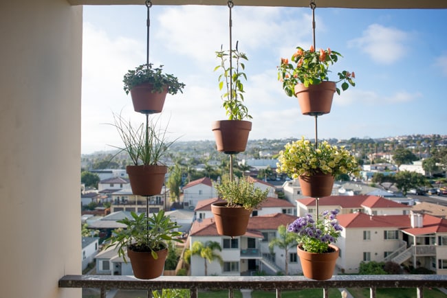 balcones decorados con plantadores 14