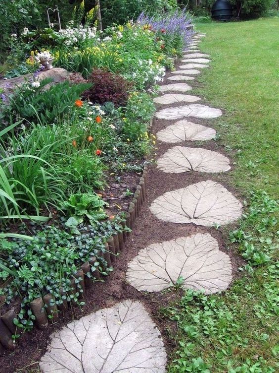 caminos de jardin con figuras de cemento 8