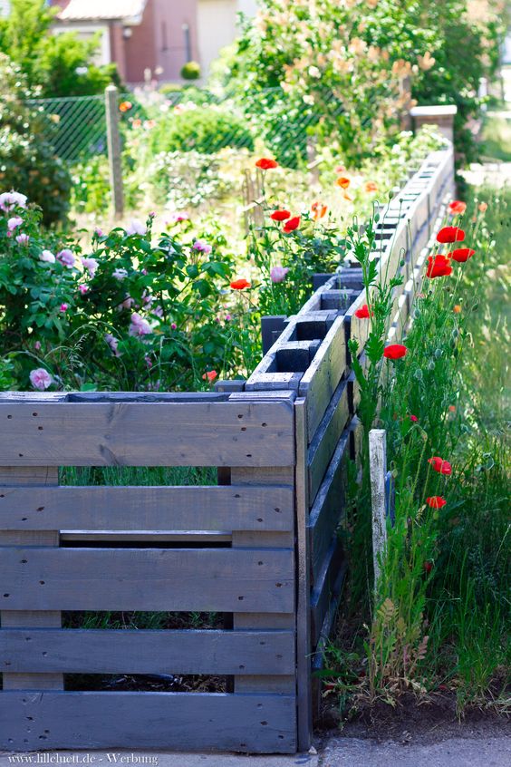 cercas hechas con vallas de madera para tu jardin 1