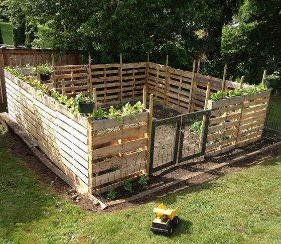cercas hechas con vallas de madera para tu jardin 7