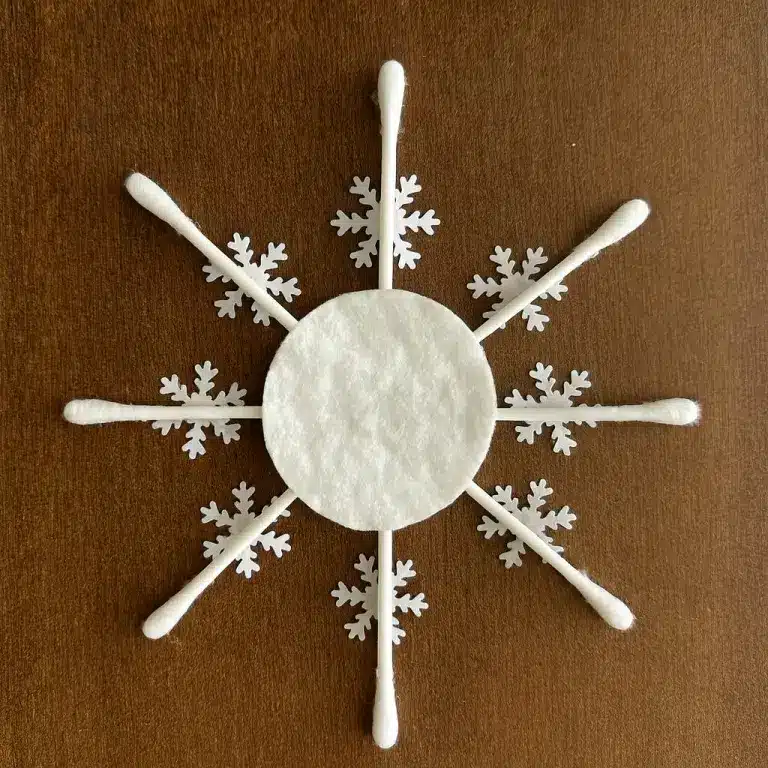 crea copos de nieve magicos con hisopos de algodon 5