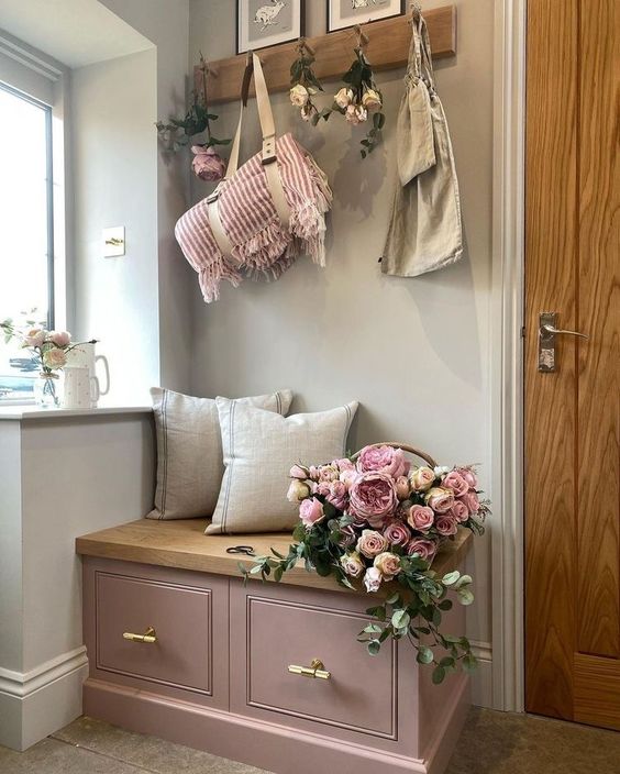 decora tu recibidor con un banco vintage 3