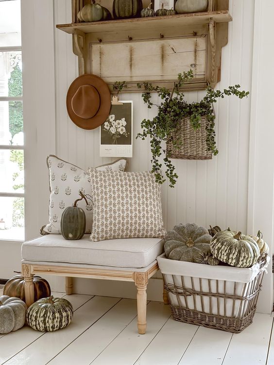 decora tu recibidor con un banco vintage 4