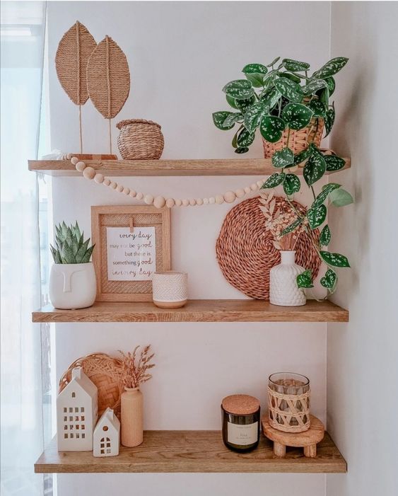 decoracion boho con estantes de pared 4