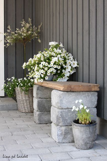 decorar el jardin con objetos reciclados 12
