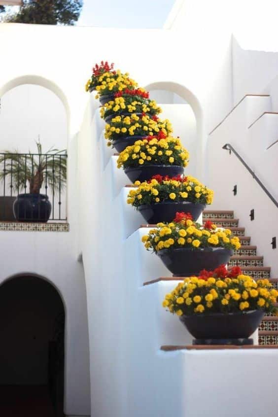 decorar escaleras con plantas 1