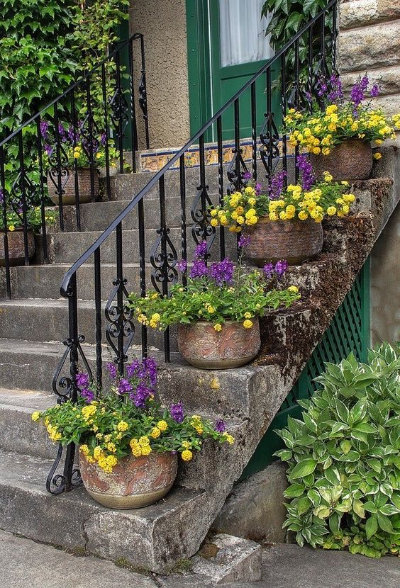 decorar escaleras con plantas 9