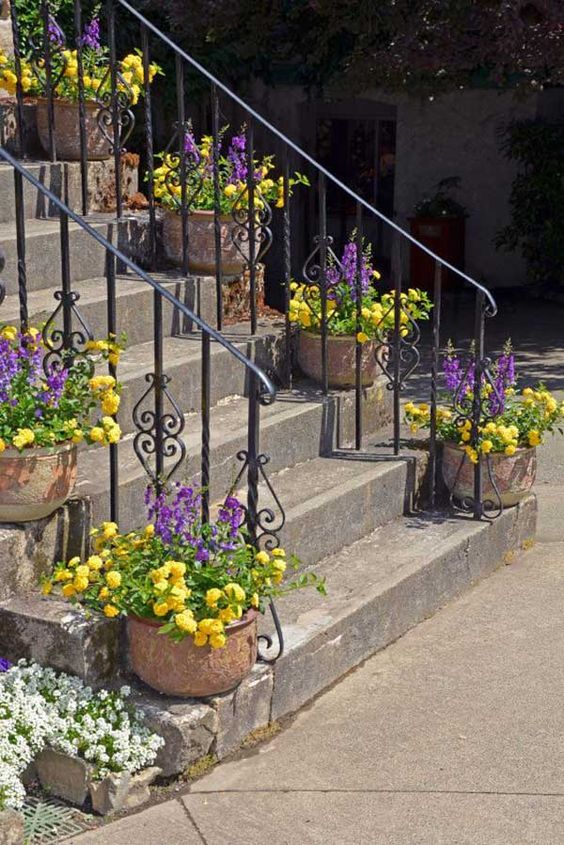 decorar escaleras con plantas