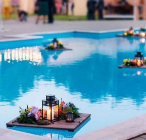 decorar la piscina para una fiesta 11