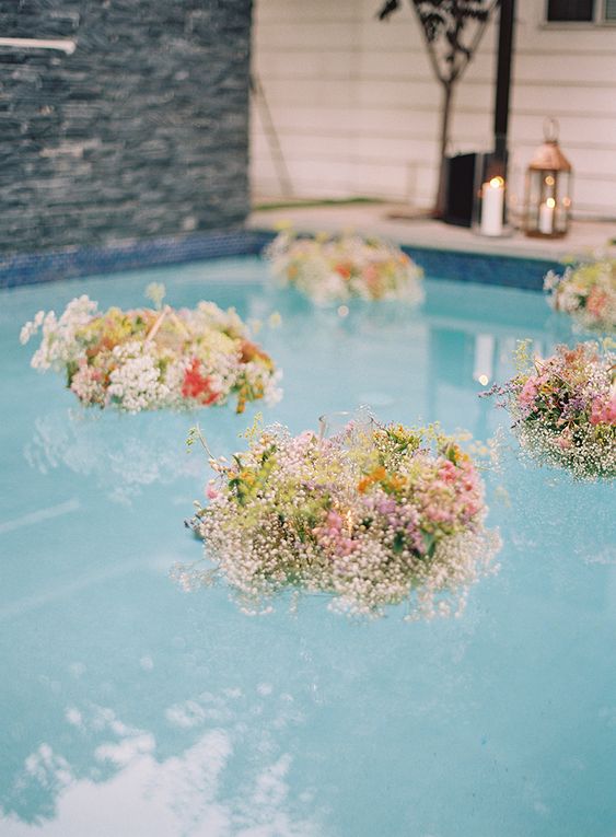 decorar la piscina para una fiesta 2