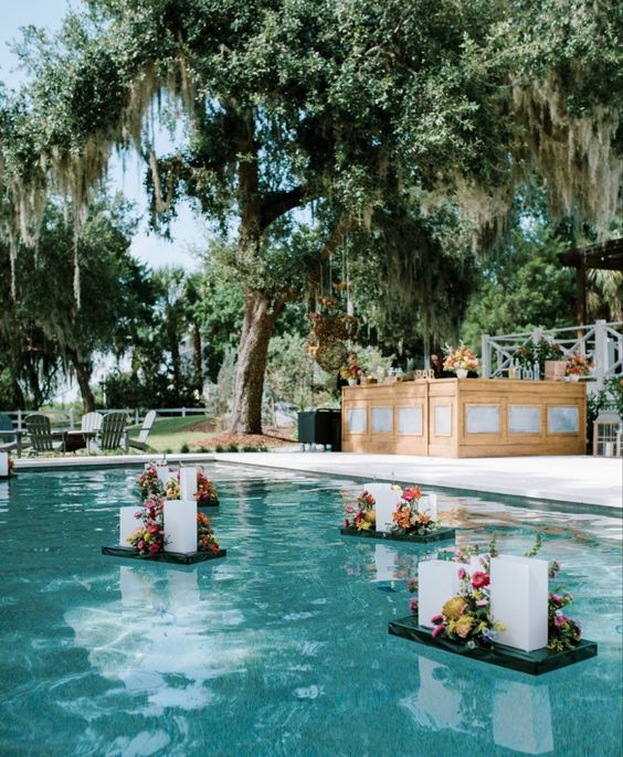 decorar la piscina para una fiesta 3