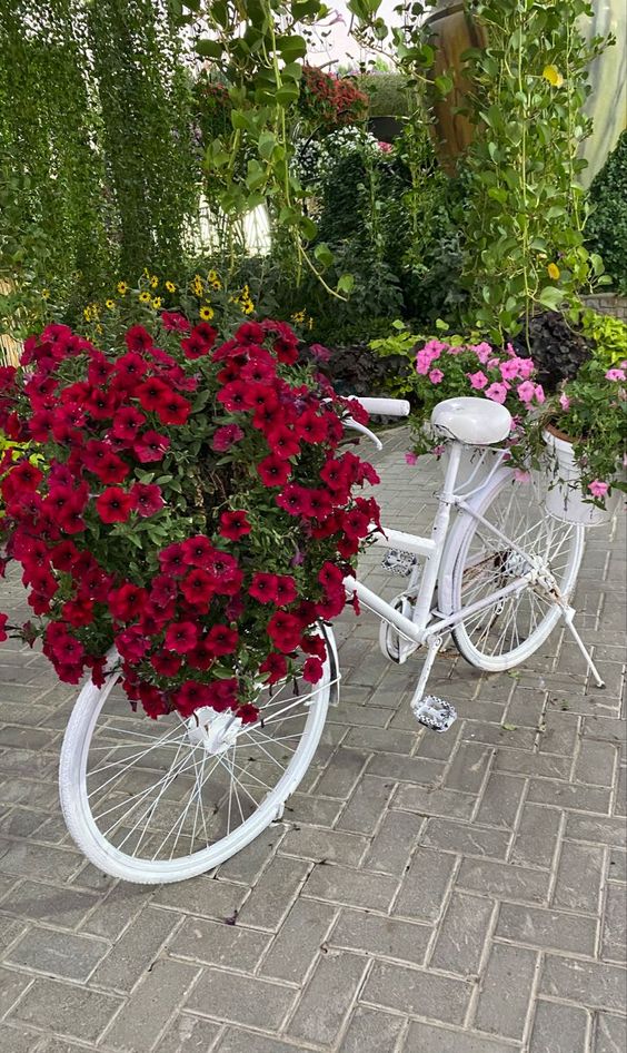 floreros hechos con bicicletas viejas 6