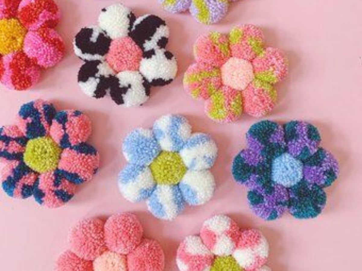 flores hechas con pompones 12