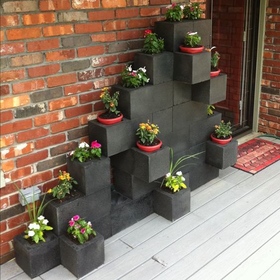 ideas con bloques de cemento para la decoracion de jardines 14