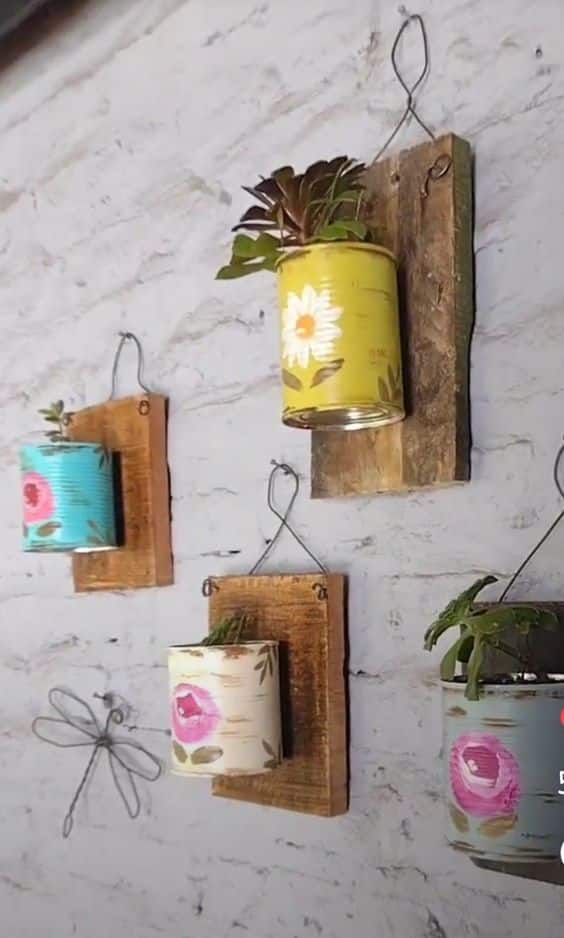 ideas de jardin suspendido con latas 13