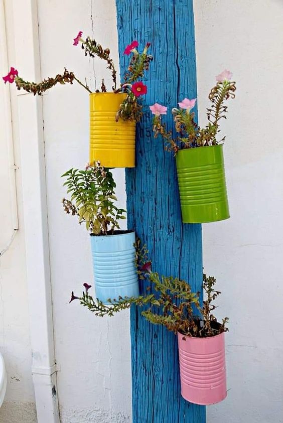 ideas de jardin suspendido con latas 14