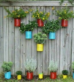 ideas de jardin suspendido con latas 6