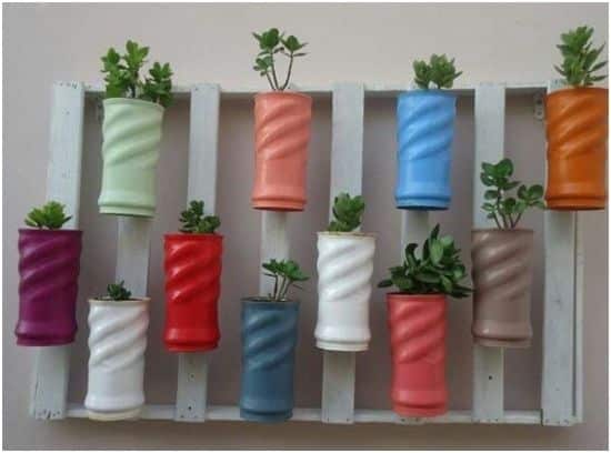 ideas de jardin suspendido con latas 9