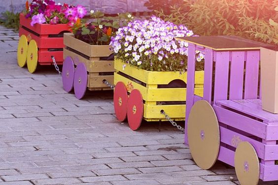 ideas de jardineras de tren para tu jardin 3
