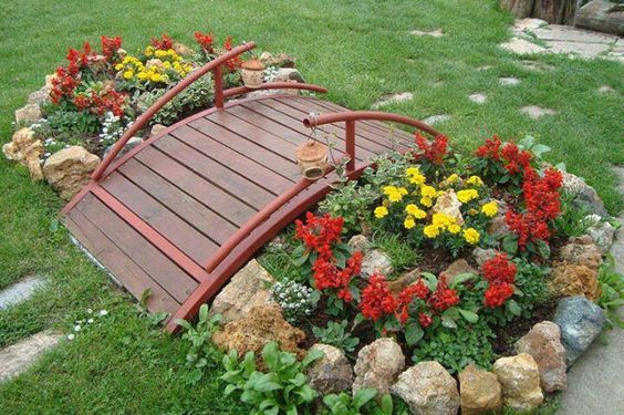 ideas de puentes decorativos para el jardin 3