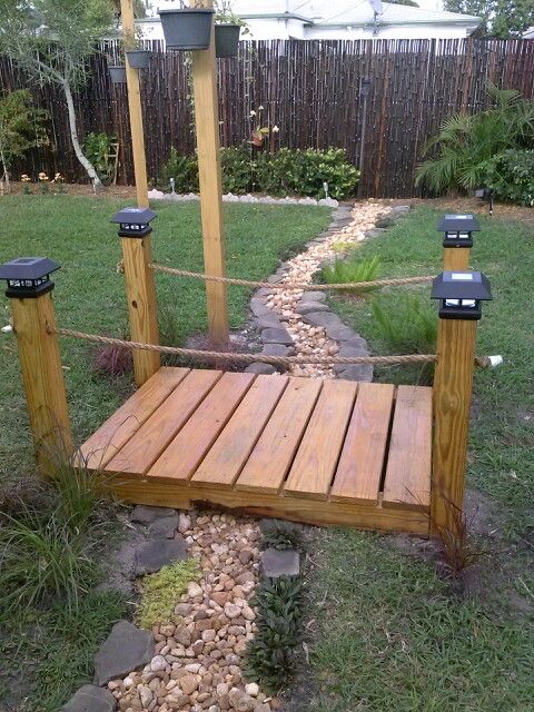 ideas de puentes decorativos para el jardin 5