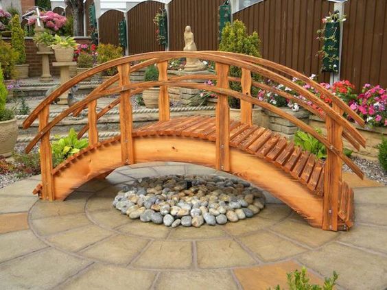 ideas de puentes decorativos para el jardin 7