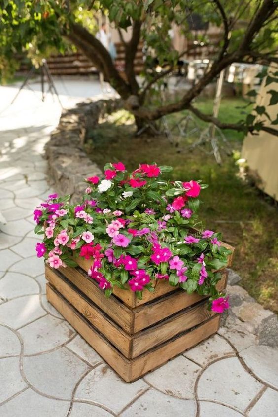 ideas jardineras de madera para tu jardin 5