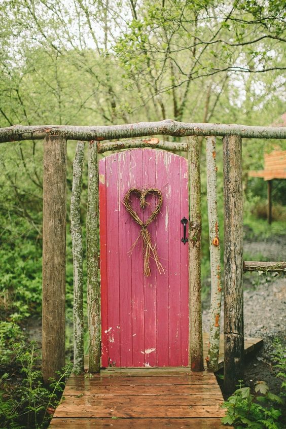 ideas para el jardin hechas con puertas antiguas 11