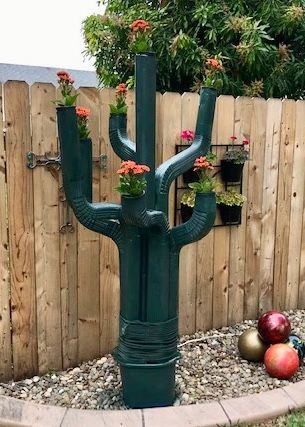jardineras con forma de cactus fabricadas con tubos de pvc 2