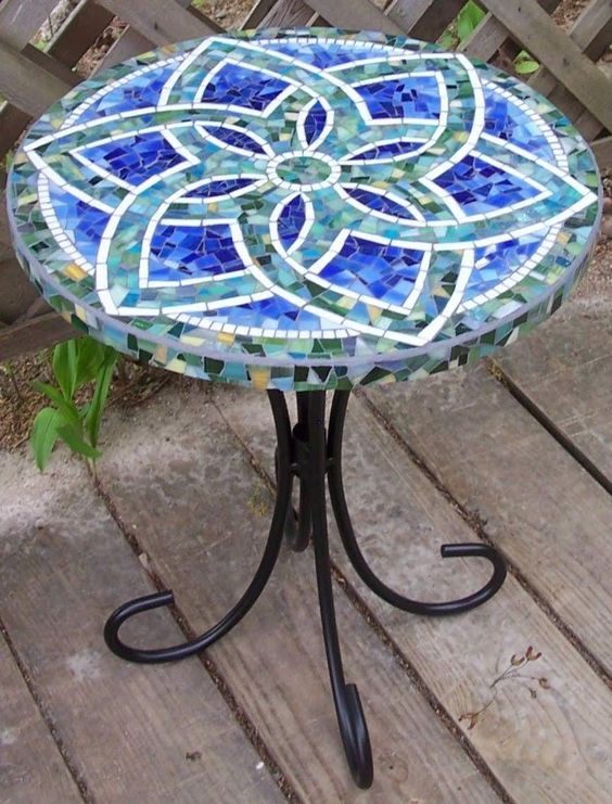 mesas decoradas con mosaicos 1