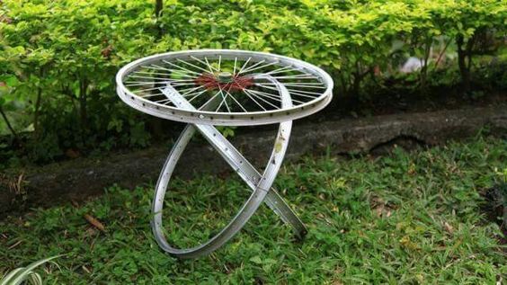 mesas hechas con ruedas de bicicleta 1