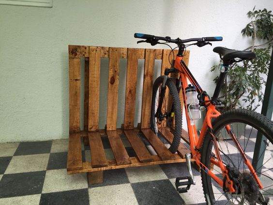 organiza tus bicicletas con palets de madera 4