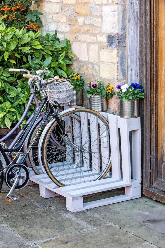 organiza tus bicicletas con palets de madera 8