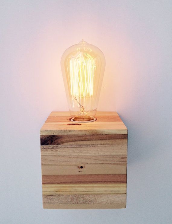 15+ Estupendas Ideas para Convertir Paletas de Madera en Lámparas Creativas