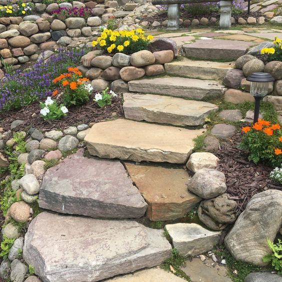 piedras para crear escaleras para tu jardin 2