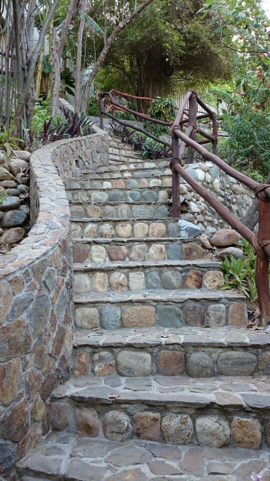 piedras para crear escaleras para tu jardin 6