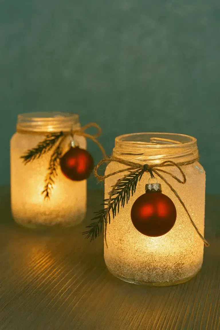 reciclar frascos de vidrio para convertirlos en adornos navidenos 7