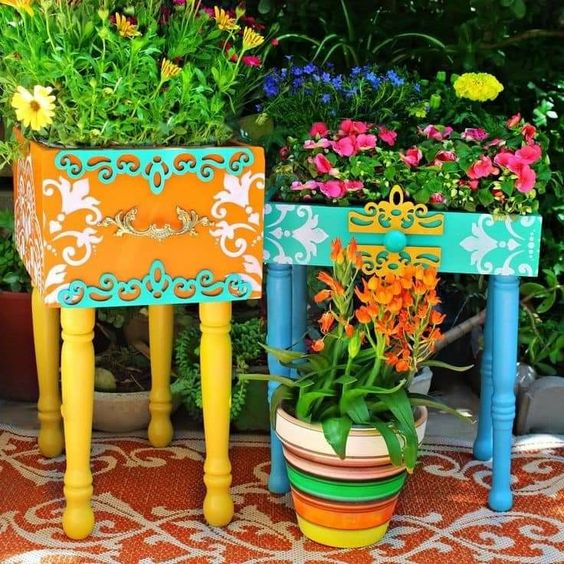 utilizar muebles antiguos para decorar tu jardin 1